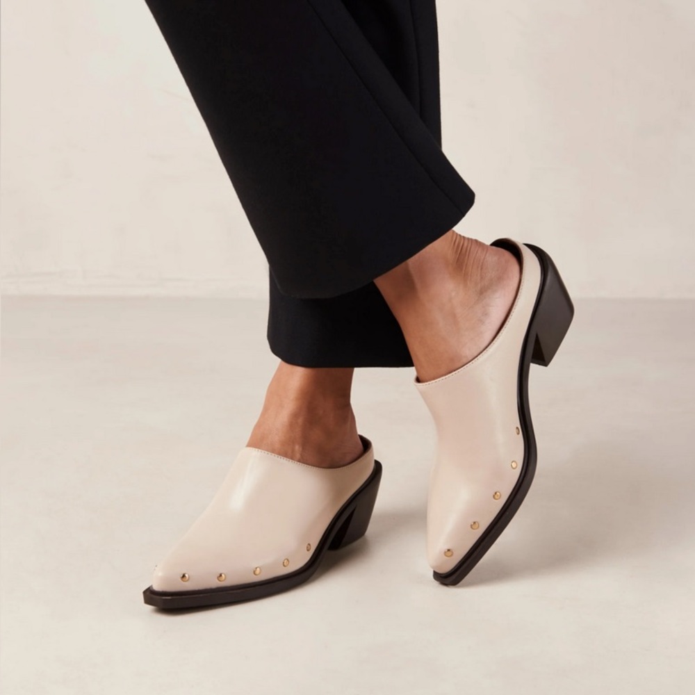 🌸Closet Clean Out🌸 Alohas Lorenzo Leather Studded Mules